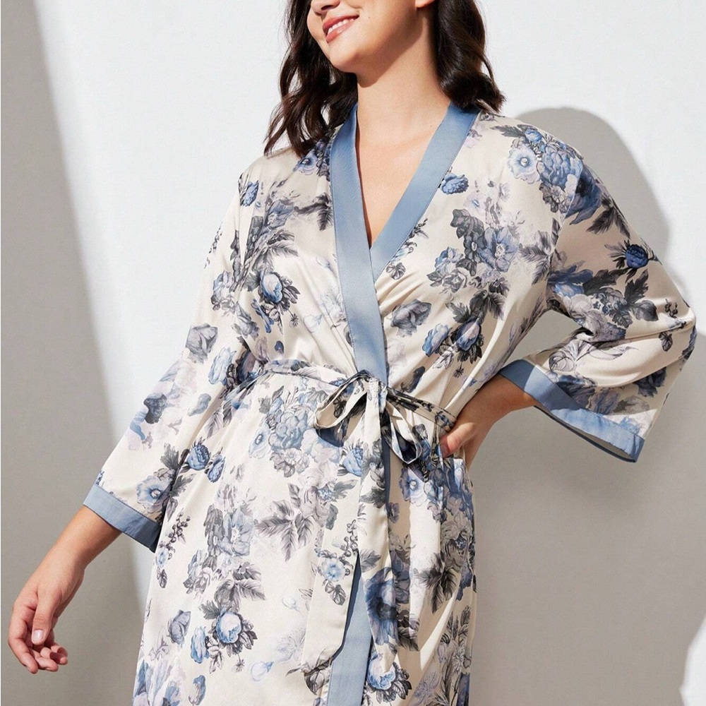 Floral Pattern Satin Robe - Picture 2 of 4